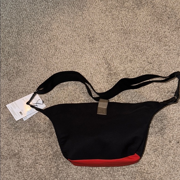 Joan & David Unisex 20" matte sport nylon passport sling pouch - Picture 5 of 9